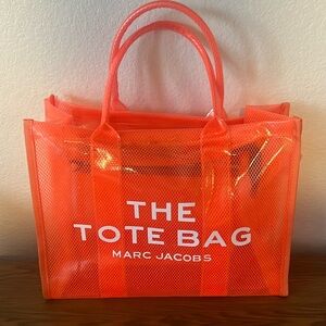 THE TOTE BAG Marc Jacobs pool beach bag